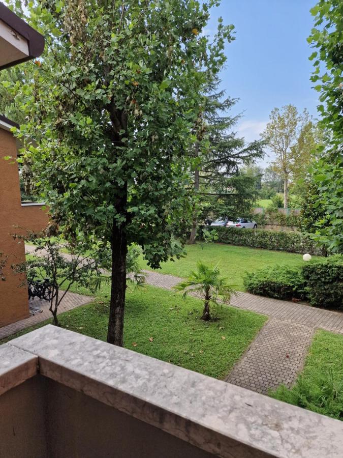 Casa Vittoria Sirmione Punta Gro Con Piscina Apartment Luaran gambar