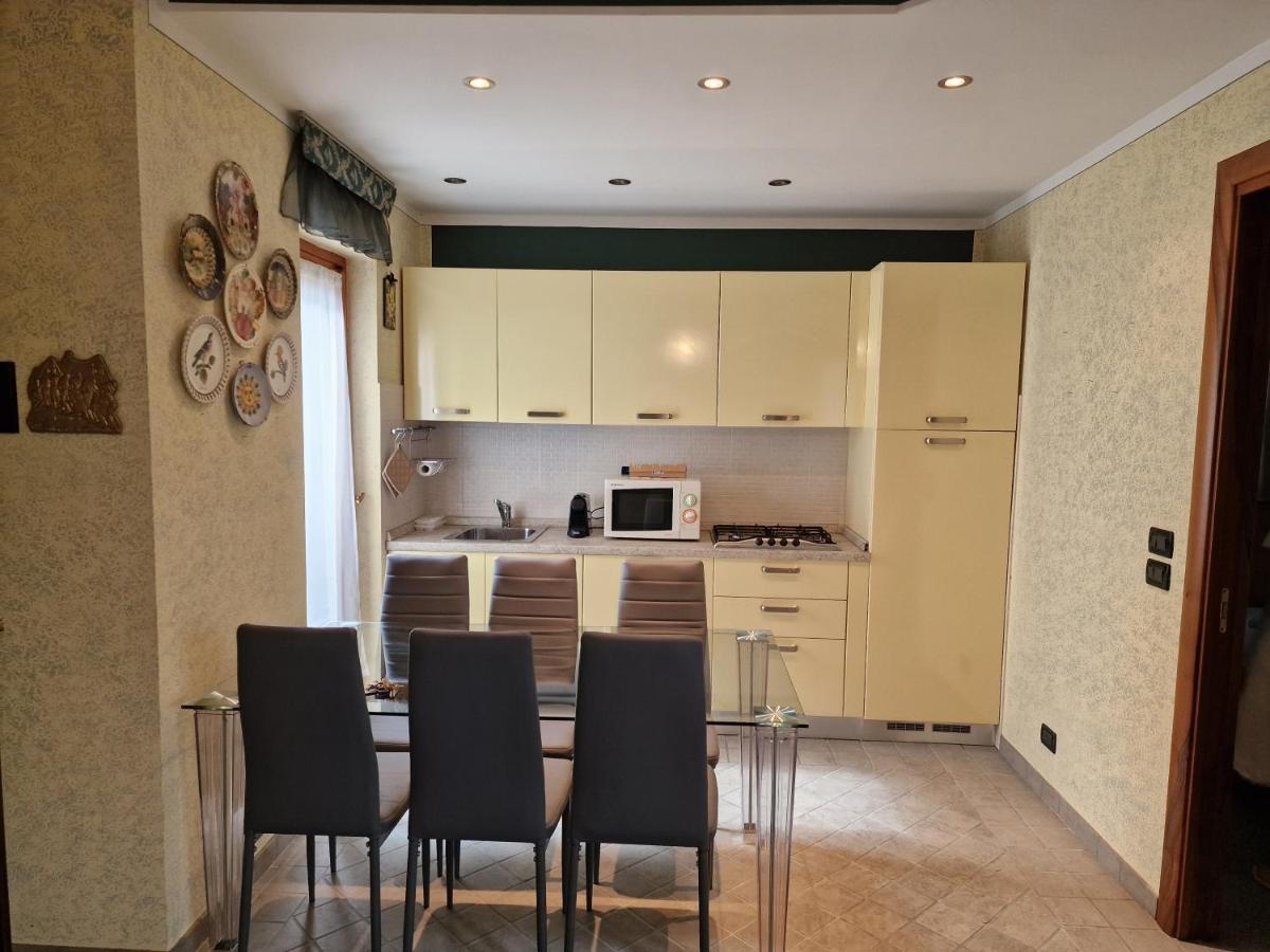 Casa Vittoria Sirmione Punta Gro Con Piscina Apartment Luaran gambar