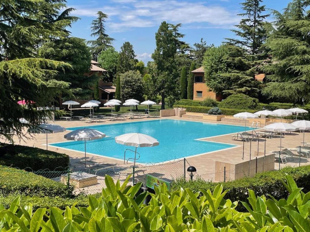 Casa Vittoria Sirmione Punta Gro Con Piscina Apartment Luaran gambar