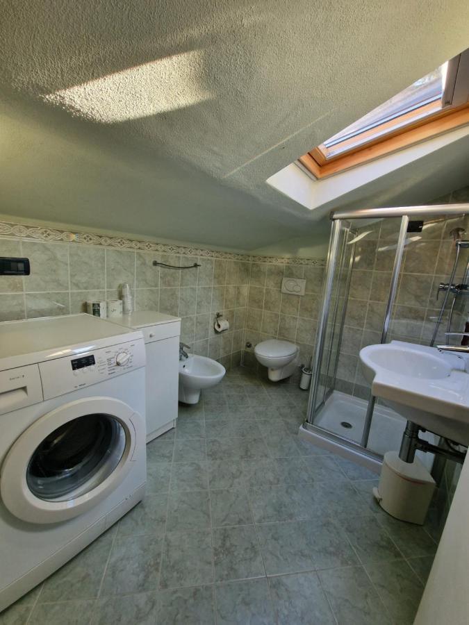 Casa Vittoria Sirmione Punta Gro Con Piscina Apartment Luaran gambar