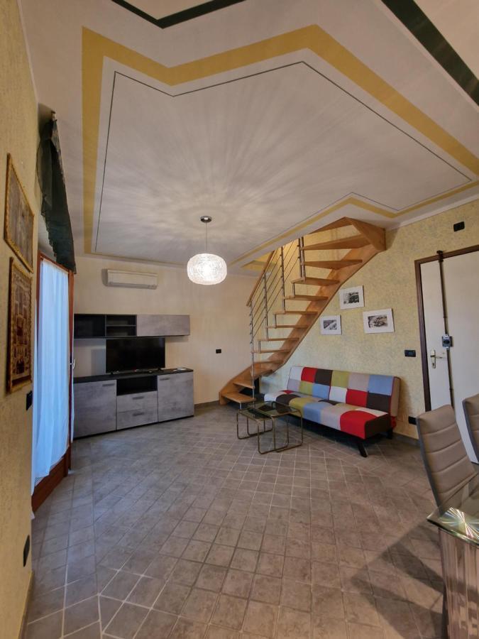Casa Vittoria Sirmione Punta Gro Con Piscina Apartment Luaran gambar