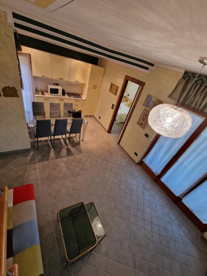 Casa Vittoria Sirmione Punta Gro Con Piscina Apartment Luaran gambar